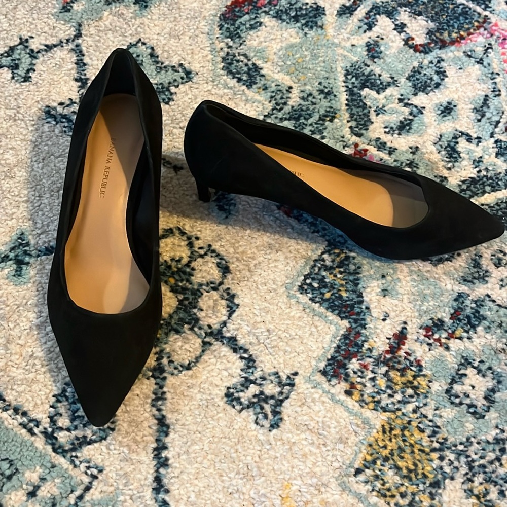 Banana republic black kitten heels